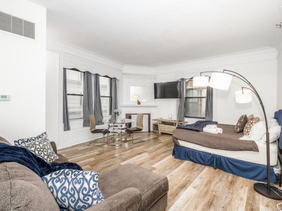 Beautiful 2Br + 100 Walkscore | Theatre District | Evonify