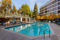 Pleasanton Marriott - Pools