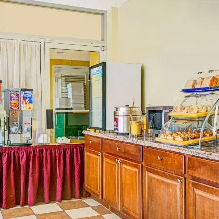 Days Inn by Wyndham Alexandria South