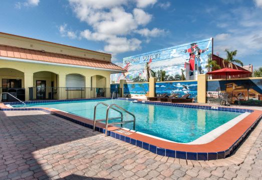 Clarion Suites Kissimmee-Orlando Maingate Over view