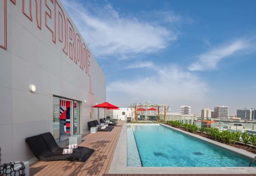 래디슨 레드 두바이 실리콘 오아시스 썸네일