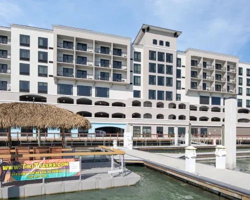 Courtyard Clearwater Beach โรงแรมในเคลียร์วอเทอร์บีช