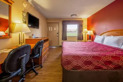 Econo Lodge Collins Lane House and Park 주변 호텔