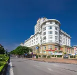 A25 Hotel - 705 Lac Long Quan Các khách sạn gần Chợ đầu mối phía Bắc