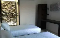 Raya Resort Hotel Hotels in Mojoroto