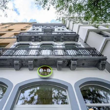 B&B Hotel Brussels Centre Gare du Midi Отели рядом с достопримечательностью «Станция метро Anneessens»
