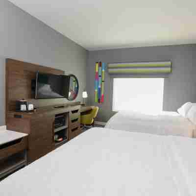 Hampton Inn & Suites by Hilton Cincinnati Liberty Township Rooms
