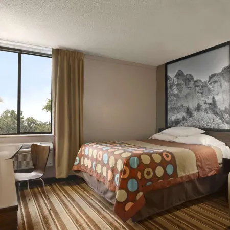 Super 8 by Wyndham Redfield
