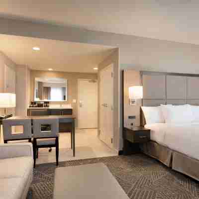 Embassy Suites by Hilton Kansas City Olathe Rooms