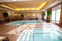 Holiday Inn Express & Suites SPRINGFIELD-MEDICAL DISTRICT by IHG - ที่มีสระว่ายน้ำ