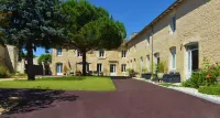 Gites Jardin-Darcy - Piscine au SEL Hotels in Mirambeau