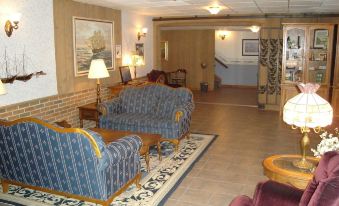 Lighthouse Inn - Two Rivers