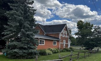 Emily's Place B&B - Housity