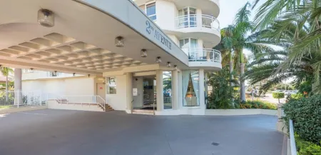 2nd Avenue Beachside Apartments Отели рядом с достопримечательностью «Парк Джон Лос»