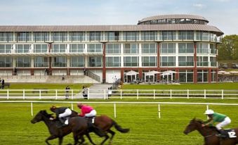 Lingfield Park Marriott Hotel & Country Club