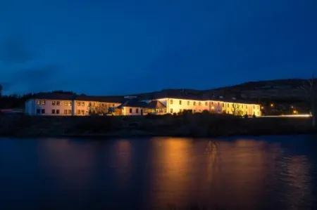 An Chúirt Hotel, Gweedore, Donegal Отели в г. Dunglow