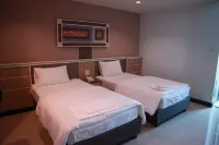 Phetlada Pavilion & Resort Hoteles en Mueang Lop Buri District
