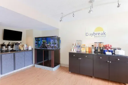 Days Inn by Wyndham Monmouth Junction/S Brunswick/Princeton Отели в г. Monmouth Junction