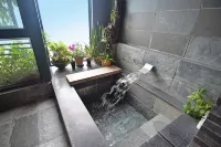 21 Jiaoxi Hot Spring Hotel