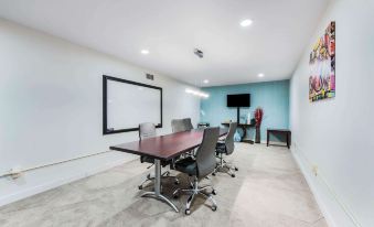 The Blu Hotel Blue Ash Cincinnati, Ascend Hotel Collection
