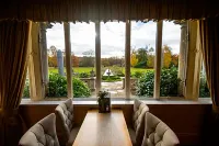 Petwood Hotel - parking