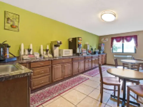 Super 8 by Wyndham Mentor/Cleveland Area Hotels in Mentor