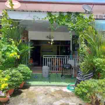 Baan AomSub Hotel Exterior