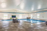 Comfort Suites Burlington - Pools