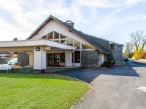 Econo Lodge Inn & Suites Colonie Center Mall Hotels in Colonie