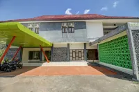 RedDoorz @ Jalan Raya Kuta Lombok Mandalika Hotel dekat Bandara Lombok