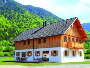 Luxuriöses Chalet in Obertraun mit Pool