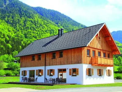 Luxury Chalet in Obertraun with Pool