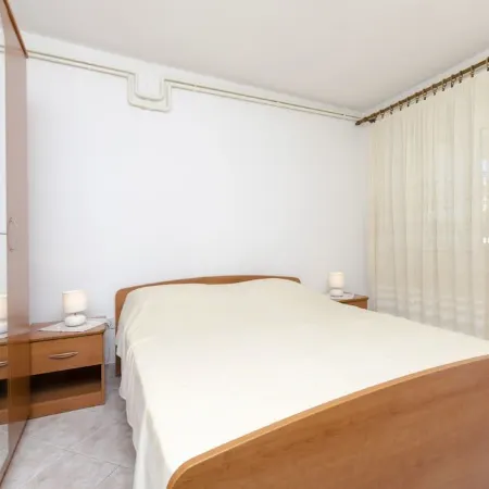 Apartments and Room Mate-Mare