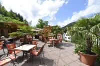 Hotel Die Kleine Blume - parking