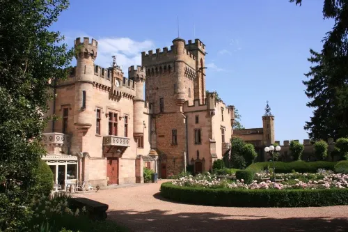 Chateau-Camping la Grange Fort, 63500 les Pradeaux Hotels in Le Broc