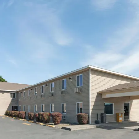 Super 8 by Wyndham Lewiston