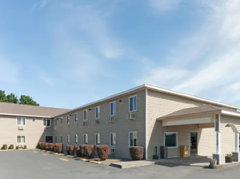 Super 8 by Wyndham Lewiston