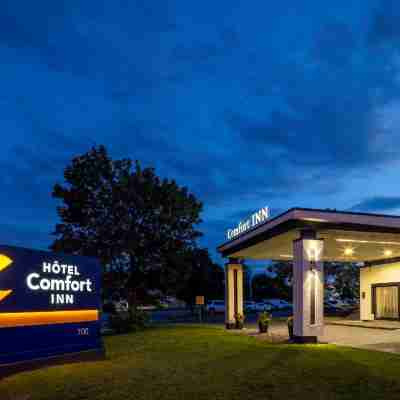 Comfort Inn Montreal Airport Hotel Exterior