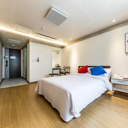 Lavita Hotel Отели рядом с достопримечательностью «Станция метро Cheongdam»