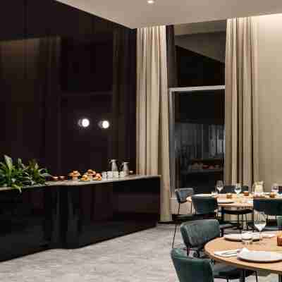 Hyatt Centric Montreal Dining/Meeting Rooms