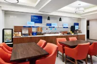 Holiday Inn Express & Suites WHEELING by IHG - breakfast