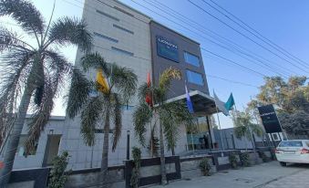 Udman by Ferns N Petals, Chattarpur