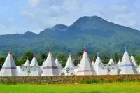 The Highland Park Resort Bogor Hotel dekat Omah Menteng