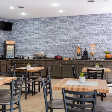 AmericInn by Wyndham Cedar Rapids North