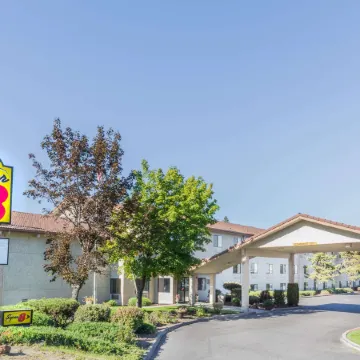 Super 8 by Wyndham Bend