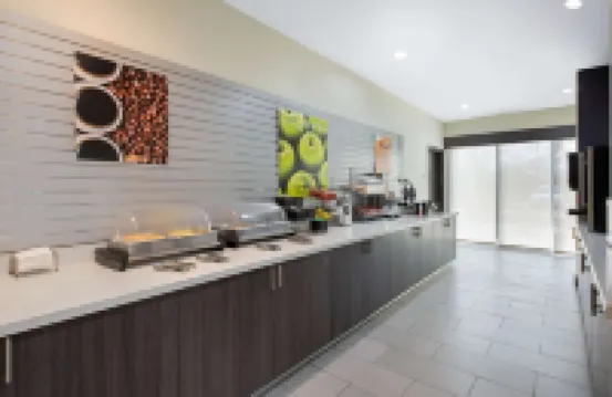 La Quinta Inn & Suites by Wyndham Lake Charles - Westlake - Morgenmad