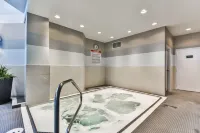 Best Western Plus Cambridge Hotel - Hot Tub