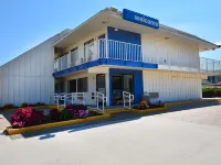 Motel 6 Windsor Locks, CT - Hartford Hotels in Windsor Locks