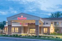 Ramada by Wyndham Minneapolis Golden Valley - Parking