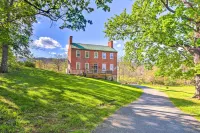 Historic 'Hammond House' w/ Wine Country View! Hotels near Cedar Creek Winery LLC